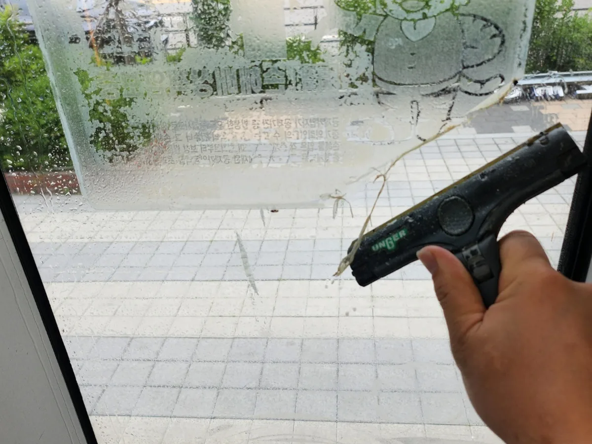 북구 본촌동 현장 유리·새시 장비 주변 정밀 위생청소 사례 - 행진크린