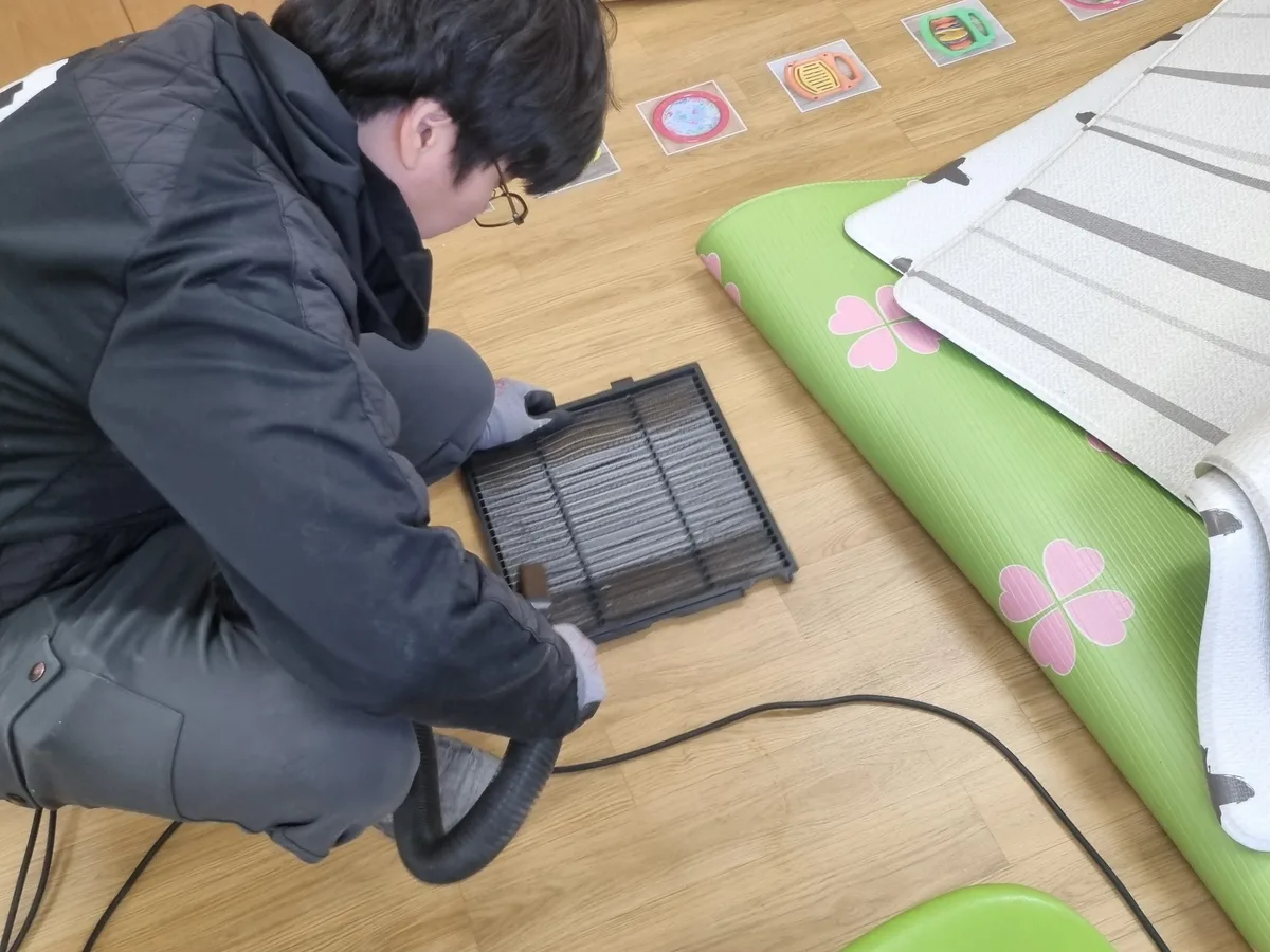 동구 금동 놀이방 낮잠실 장비 주변 정밀 위생청소 사례 - 행진크린