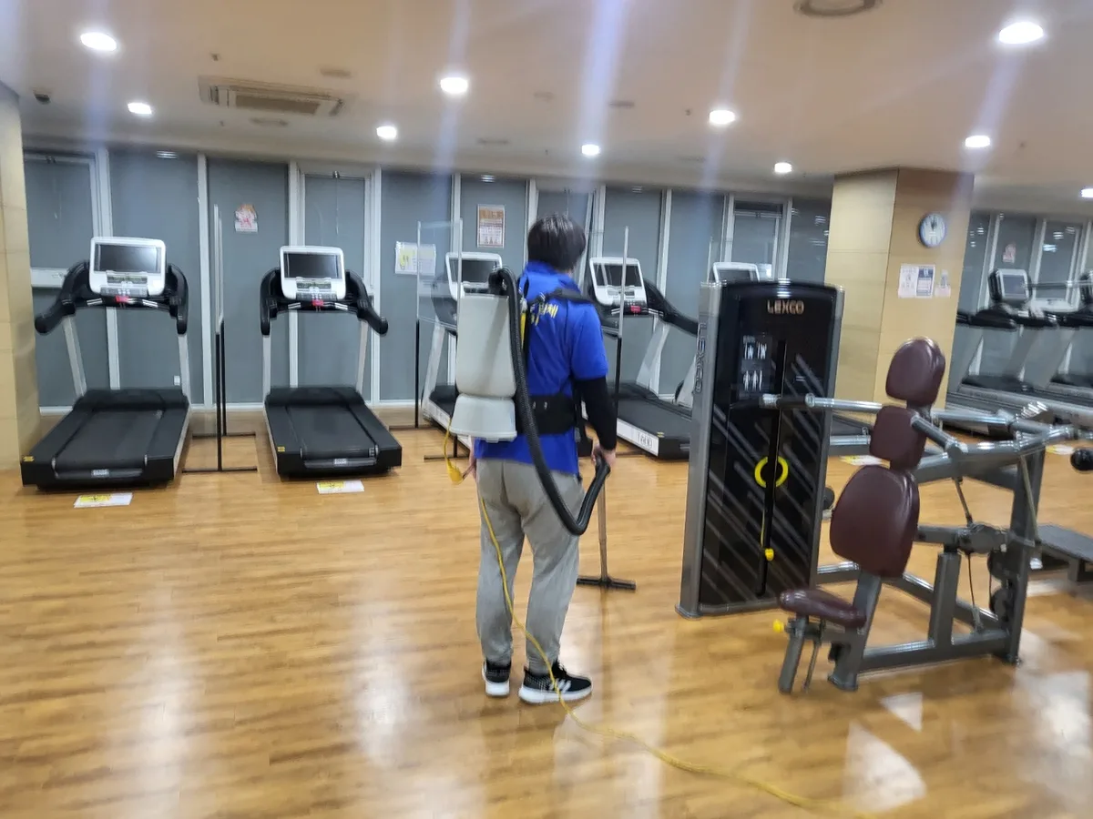 북구 본촌동 헬스장 샤워실 장비 주변 정밀 위생청소 사례 - 행진크린